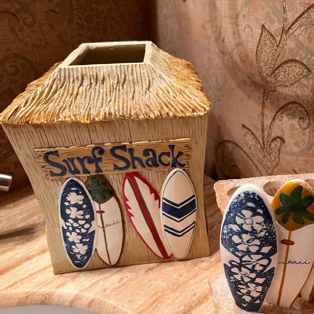 Dean Miller Bathroom, decor, beach scene, tissue and toothbrush set.